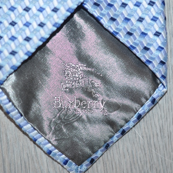 BURBERRY LONDON tie 100% Silk Polka dots Woven in Italy Designer - Picture 2 of 5